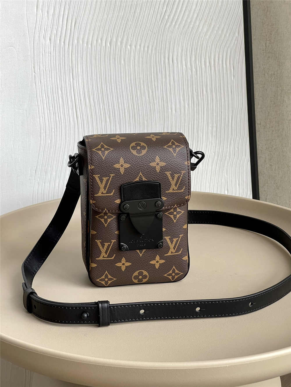 Louis Vuitton  S-LOCK VERTICAL  M81522 size：12x19x7cm 2025 new 